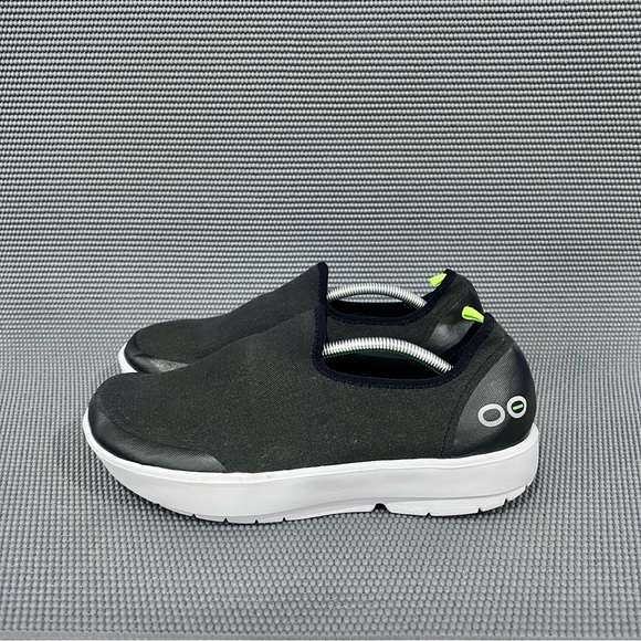 OOFOS OOmg eeZee Low Women’s Slip On Recovery Sneakers Size 10 Black White - Picture 3 of 9